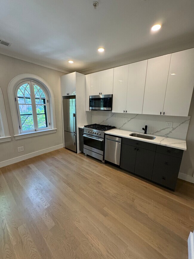 529 Newbury St, Unit 6 in Boston, MA - Building Photo - Building Photo