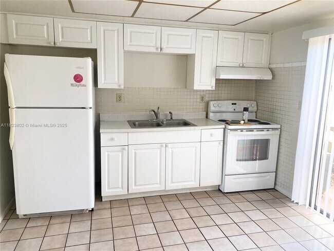 6154 SW 38th St, Unit 1 in Miramar, FL - Foto de edificio - Building Photo