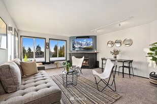 727 N 85th St in Seattle, WA - Building Photo