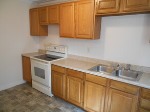 3829 E Roseberry St in Wichita, KS - Building Photo - Building Photo