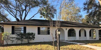 1113 Hallamwood Trail S in Lakeland, FL - Building Photo