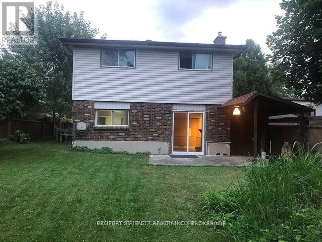 747 Dunelm Ln in London, ON - Building Photo - Building Photo