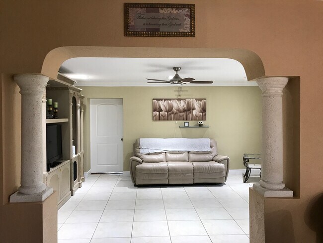 6630 NW 38th Terrace in Virginia Gardens, FL - Building Photo - Building Photo