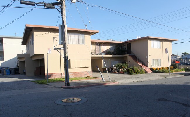 100 Sylvan Ave in San Bruno, CA - Foto de edificio - Building Photo