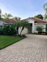 3200 Sundance Cir in Naples, FL - Building Photo