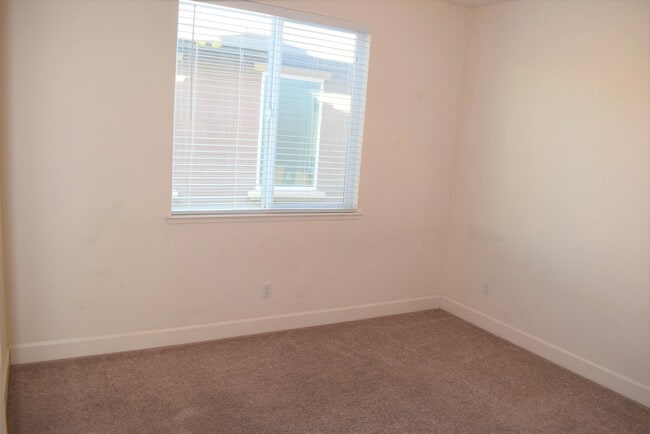 8445 Vila Gale Way in Elk Grove, CA - Building Photo - Building Photo