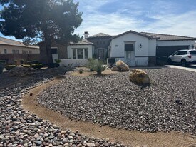 19277 Stratford Way in Apple Valley, CA - Building Photo