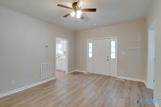 310 Rock St SE in Hartselle, AL - Foto de edificio - Building Photo