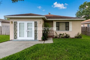 4041 53rd Ave N in St. Petersburg, FL - Building Photo