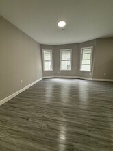 40 Fowler St, Unit 1 in Boston, MA - Foto de edificio - Building Photo
