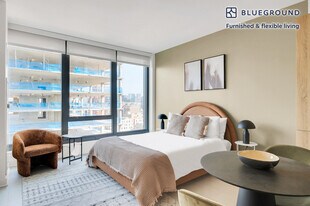 1035 W Van Buren St in Chicago, IL - Building Photo