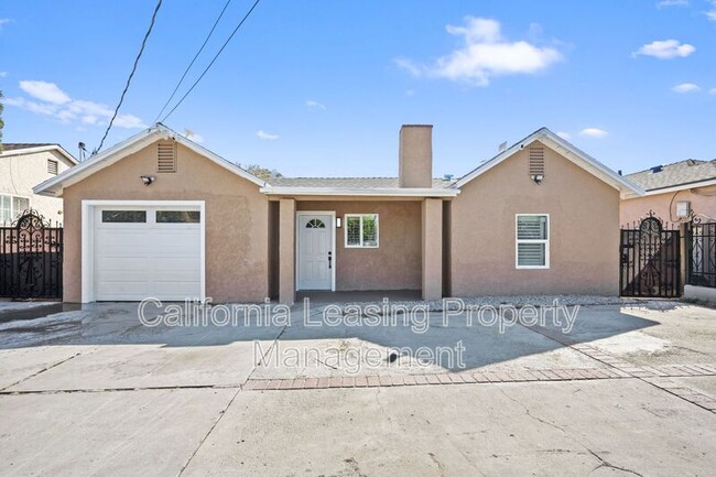 13052 Terra Bella St in Los Angeles, CA - Building Photo - Building Photo