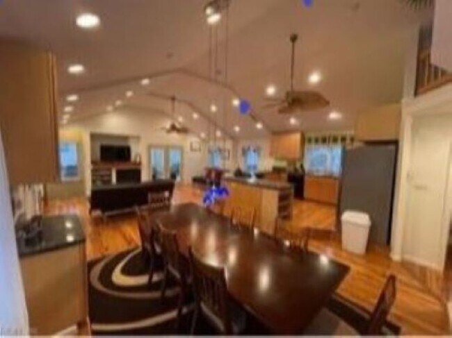 2224 E Ocean View Ave in Norfolk, VA - Building Photo - Building Photo