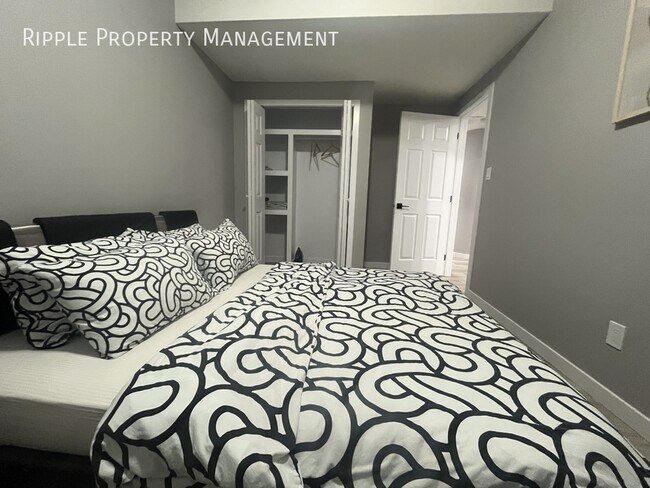 5740 Kootook Wy SW in Edmonton, AB - Building Photo - Building Photo