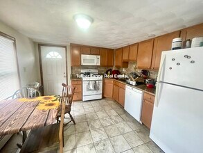 585 Somerville Ave, Unit A1 in Somerville, MA - Building Photo - Building Photo