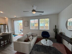 151 Rikardson in Kyle, TX - Foto de edificio - Building Photo