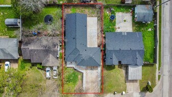 6439 Hidden Arbor Ln in Houston, TX - Building Photo