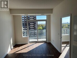 3260 Sheppard Ave E in Toronto, ON - Building Photo - Building Photo