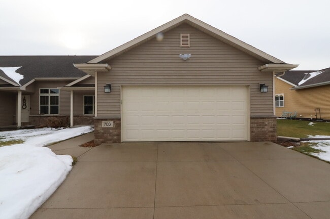 703 Creek View Ln in Appleton, WI - Building Photo - Building Photo