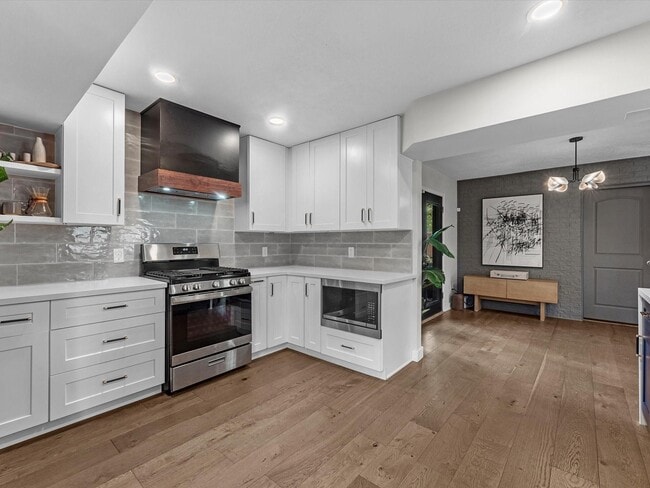 5041 Nina Lee Ln