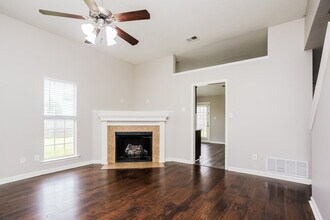 10218 Cottage Oaks Cove in Memphis, TN - Building Photo - Building Photo