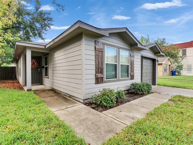 419 8th Ave N in Texas City, TX - Building Photo - Building Photo