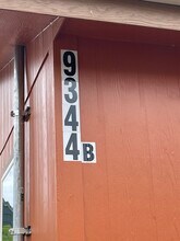 9344 N Chicago Ave, Unit B in Portland, OR - Foto de edificio - Building Photo