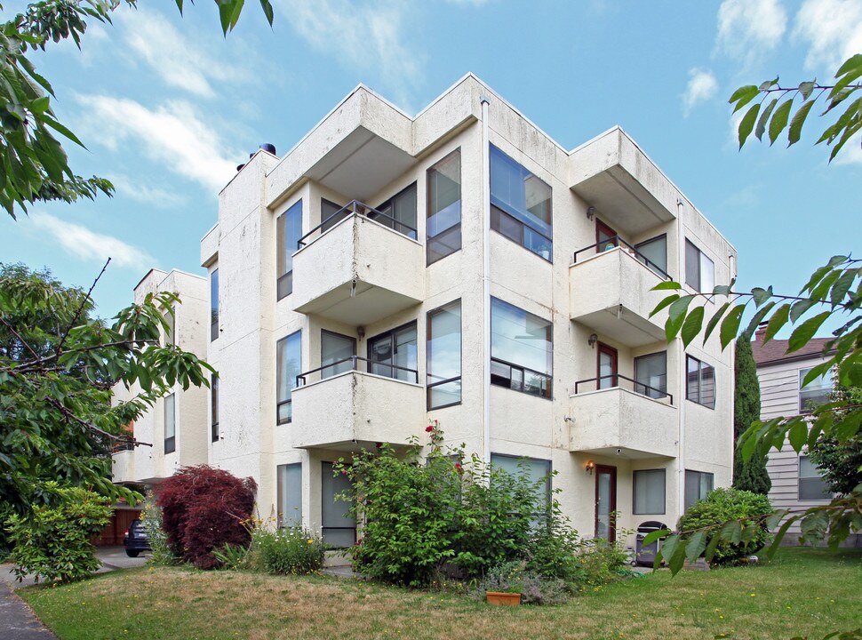 1700 64th St NW in Seattle, WA - Foto de edificio