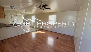 418 E Collins St in Bremond, TX - Building Photo - Building Photo