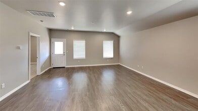 10232 NW 28th Terrace in Yukon, OK - Building Photo - Building Photo