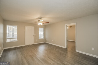40 Woodcrest Dr in Covington, GA - Foto de edificio - Building Photo