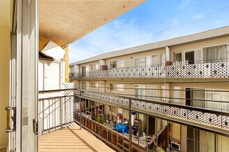 7540 Hampton Ave in West Hollywood, CA - Building Photo - Building Photo