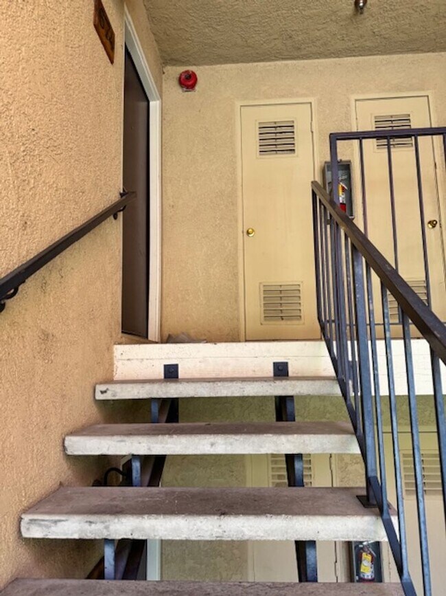 674 Arcadia Dr in Vacaville, CA - Foto de edificio - Building Photo