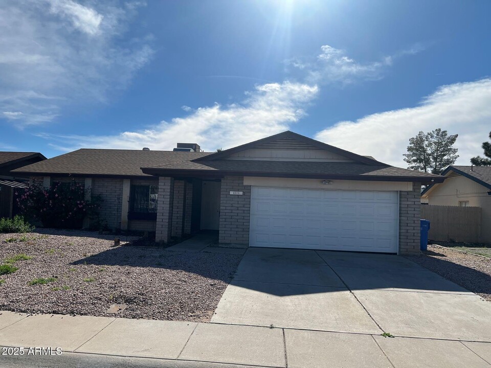 6525 W Mercer Ln in Glendale, AZ - Building Photo