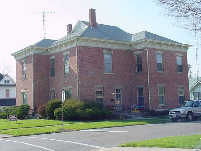 302 W Carrol St in Kenton, OH - Foto de edificio - Building Photo