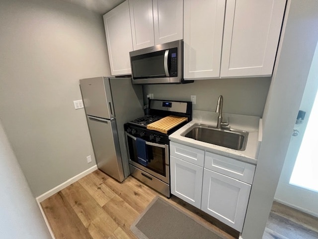 13224 Herrick Ave, Unit Front Studio in Sylmar, CA - Foto de edificio - Building Photo