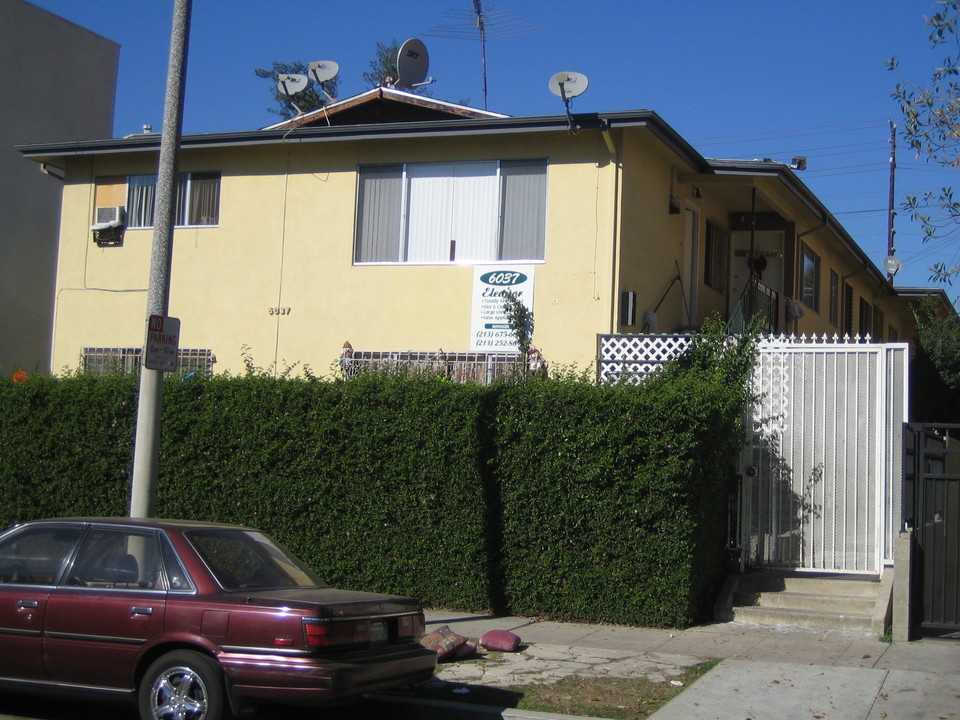 6037 Eleanor Ave in Los Angeles, CA - Foto de edificio