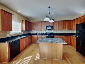 6855 River Island Cir in Buford, GA - Building Photo - Building Photo