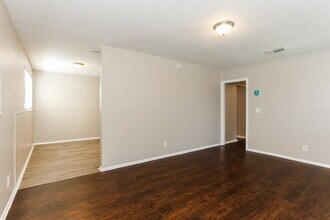 6529 Hugh Ct in Jacksonville, FL - Foto de edificio - Building Photo