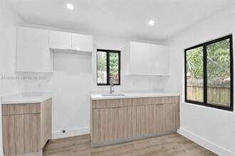2919 NW 92nd St in Miami, FL - Building Photo - Building Photo