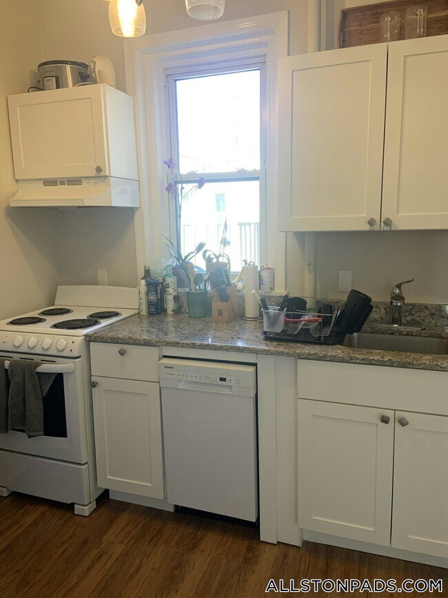 1189 Commonwealth Ave in Boston, MA - Building Photo - Building Photo