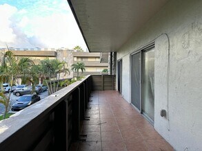8335 SW 72nd Ave in Miami, FL - Building Photo - Building Photo