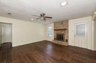 3005 Red Robin Loop in Bryan, TX - Building Photo - Building Photo