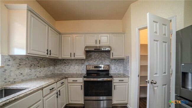 property at 6107 Bridgewood Dr
