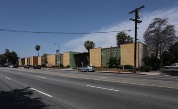 Windsor Village in Van Nuys, CA - Building Photo - Building Photo