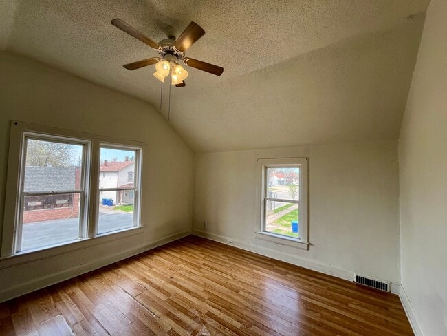 property at 809 S 3rd Ave