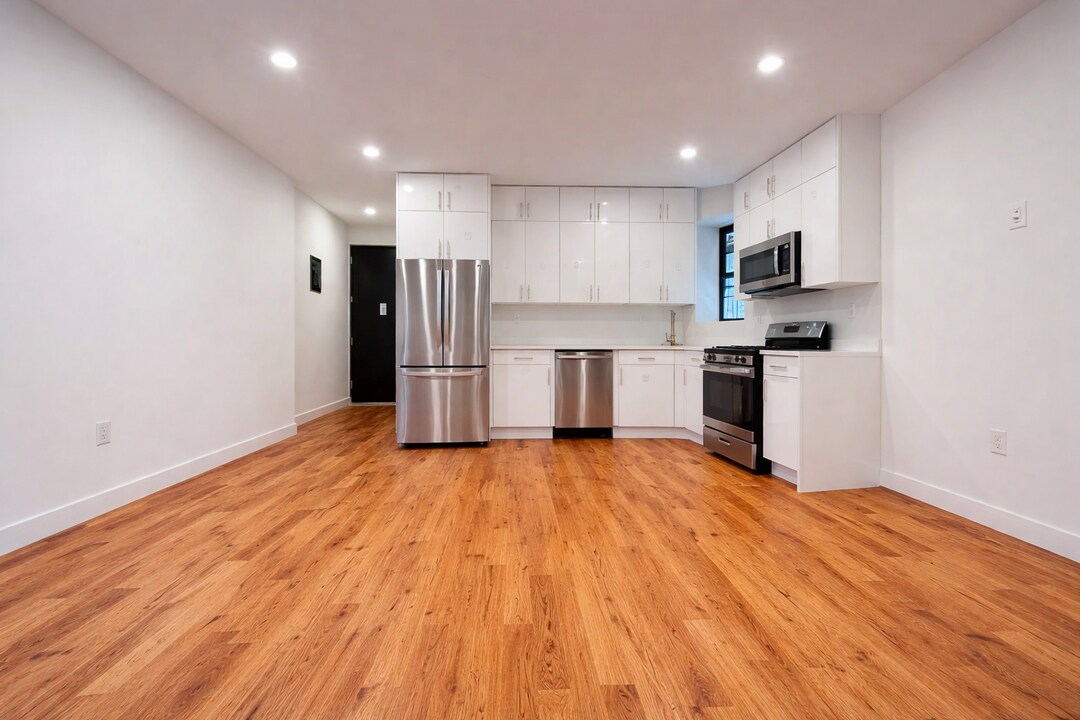 77 E 119th St, Unit East 119th in New York, NY - Foto de edificio