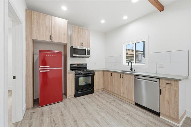 156 S Pecan St in Los Angeles, CA - Foto de edificio - Building Photo