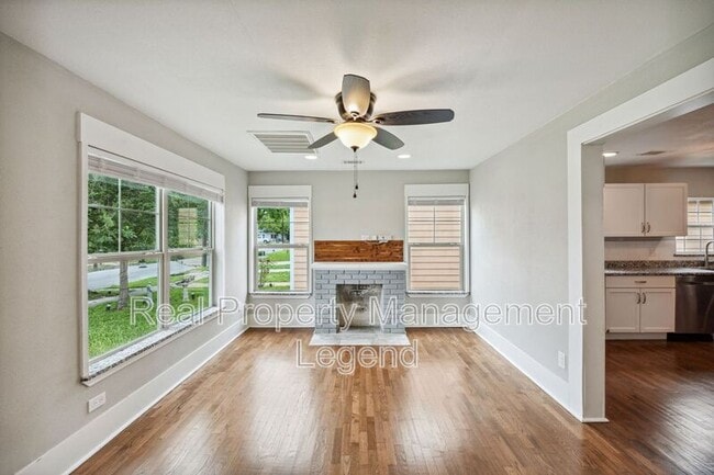 property at 1605 S Walnut St