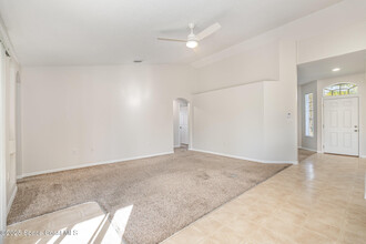1198 Kenmore St NW in Palm Bay, FL - Foto de edificio - Building Photo
